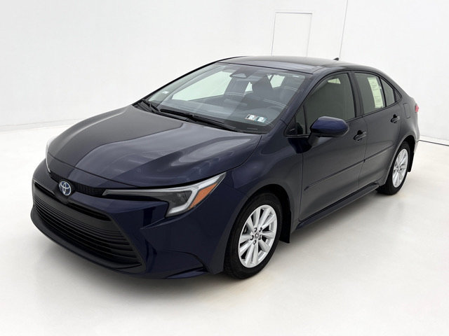 Used 2025 Toyota Corolla LE w/ LE Premium Package FWD image 4