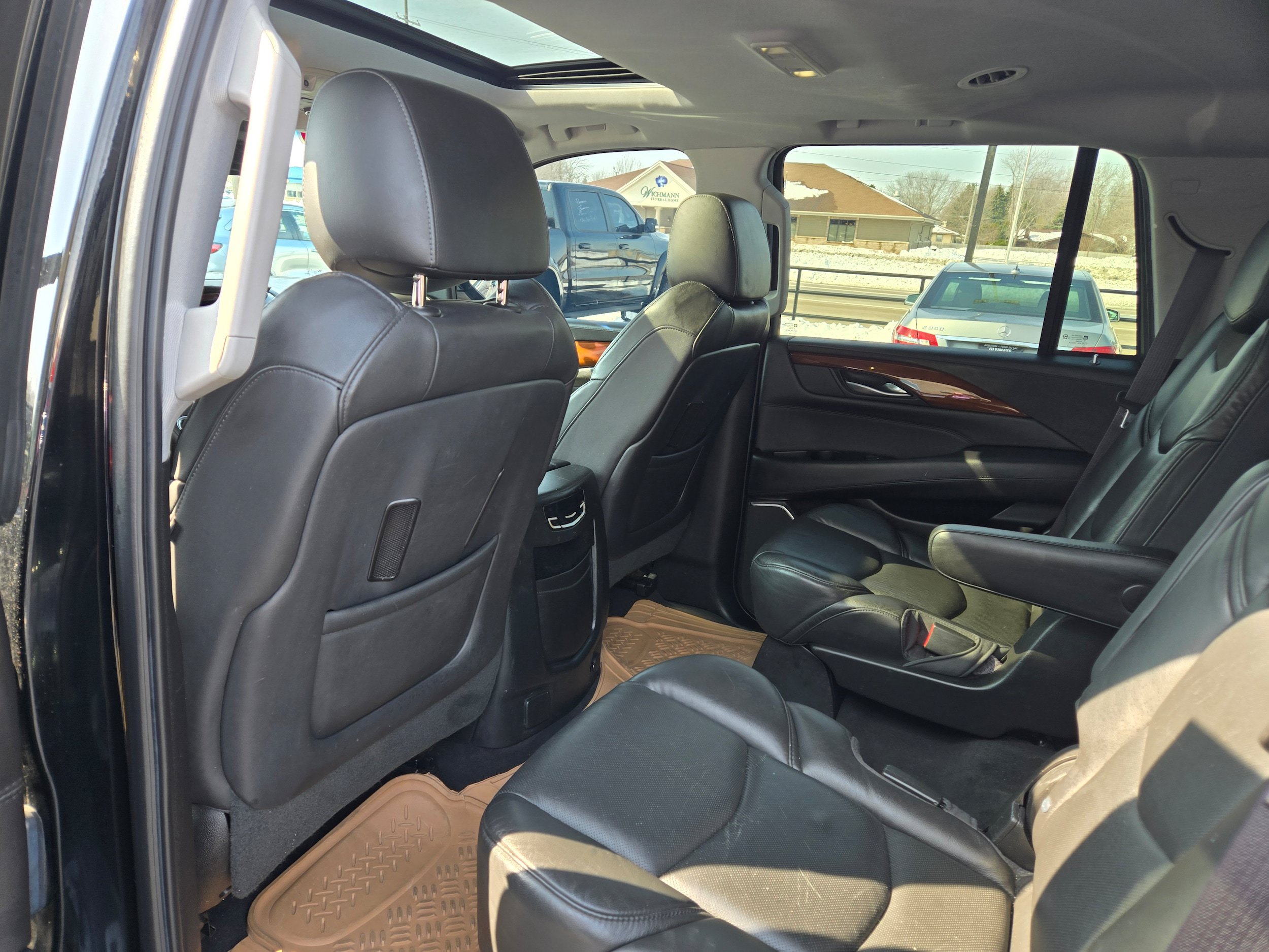 Used 2017 Cadillac Escalade Luxury AWD/4WD image 10