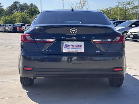 Used 2025 Toyota Camry LE FWD image 5