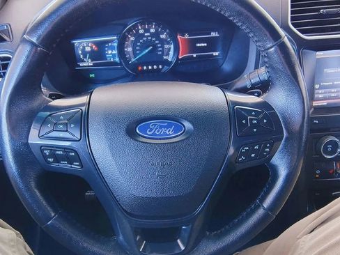 Used 2016 Ford Explorer XLT w/ Equipment Group 202A AWD/4WD image 18