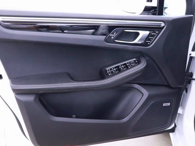 Certified 2024 Porsche Macan AWD/4WD image 15
