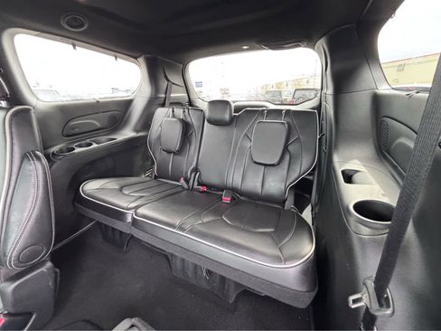 Used 2025 Chrysler Pacifica Limited image 17