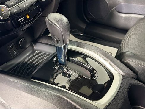 Used 2016 Nissan Rogue SL image 16