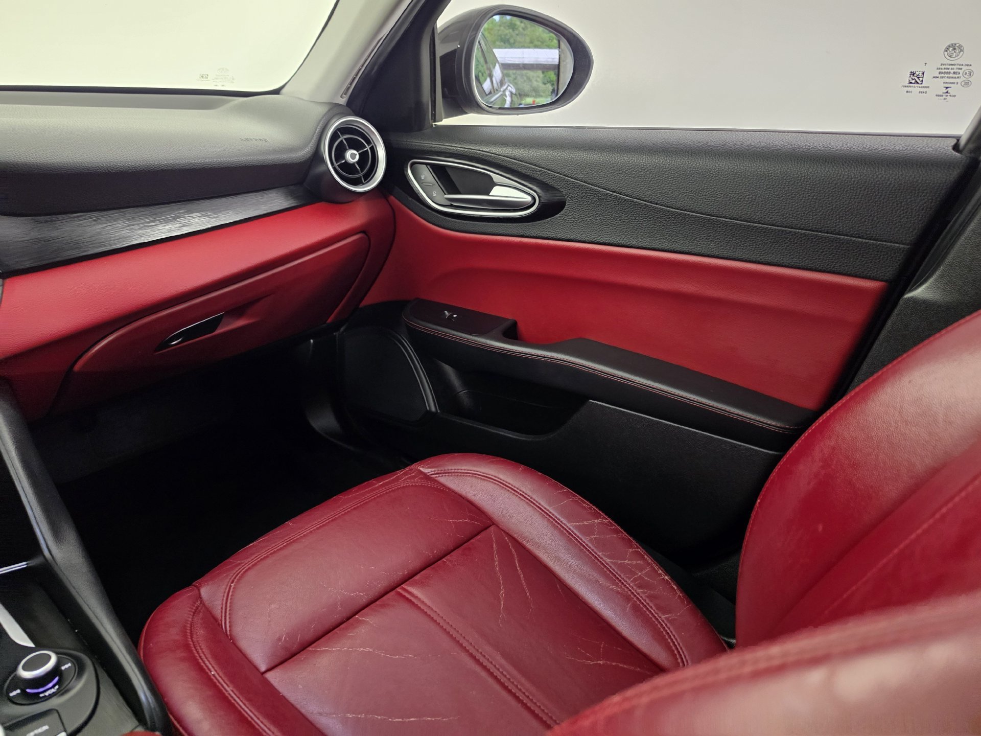 Used 2017 Alfa Romeo Giulia RWD image 25