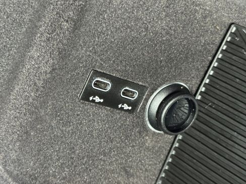 Used 2023 BMW i7 xDrive60 image 35