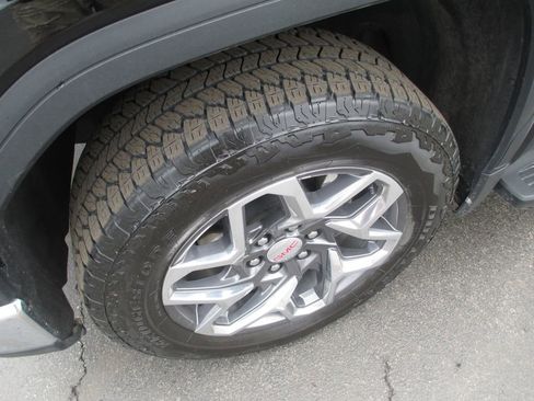 Used 2025 GMC Sierra 1500 SLT w/ SLT Premium Plus Package image 14