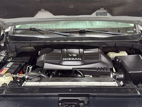 Used 2018 Nissan Titan SV w/ SV Convenience Package image 25