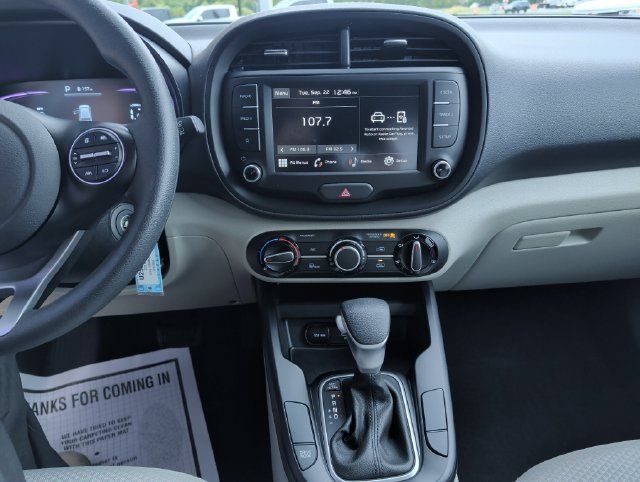 Used 2025 Kia Soul LX FWD image 17