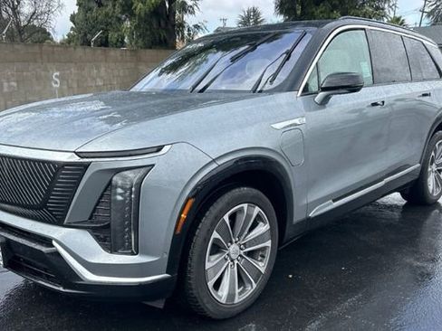 Used 2026 Cadillac Vistiq Luxury image 3