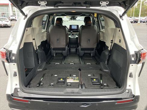 Certified 2023 Toyota Sienna Platinum image 33