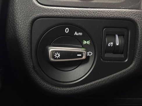 Used 2016 Volkswagen e-Golf SE w/ DC Fast Charging Package FWD image 23