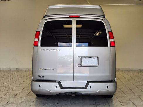 Used 2021 Chevrolet Express 2500 LS w/ Enhanced Convenience Package RWD image 6