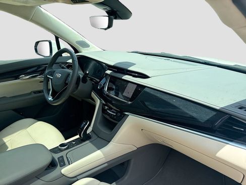 Used 2024 Cadillac XT6 Premium Luxury w/ Technology Package FWD image 31