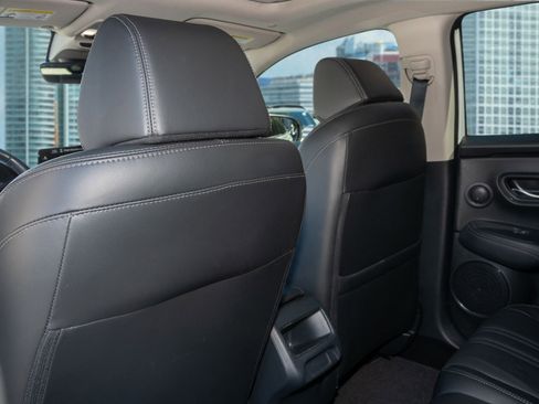 Certified 2025 Honda HR-V EX-L image 17