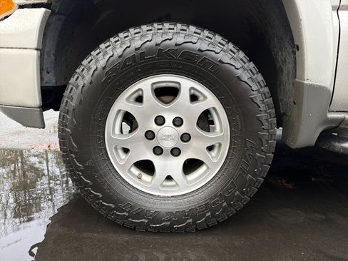 Used 2005 Chevrolet Tahoe Z71 w/ Preferred Equipment Group image 13