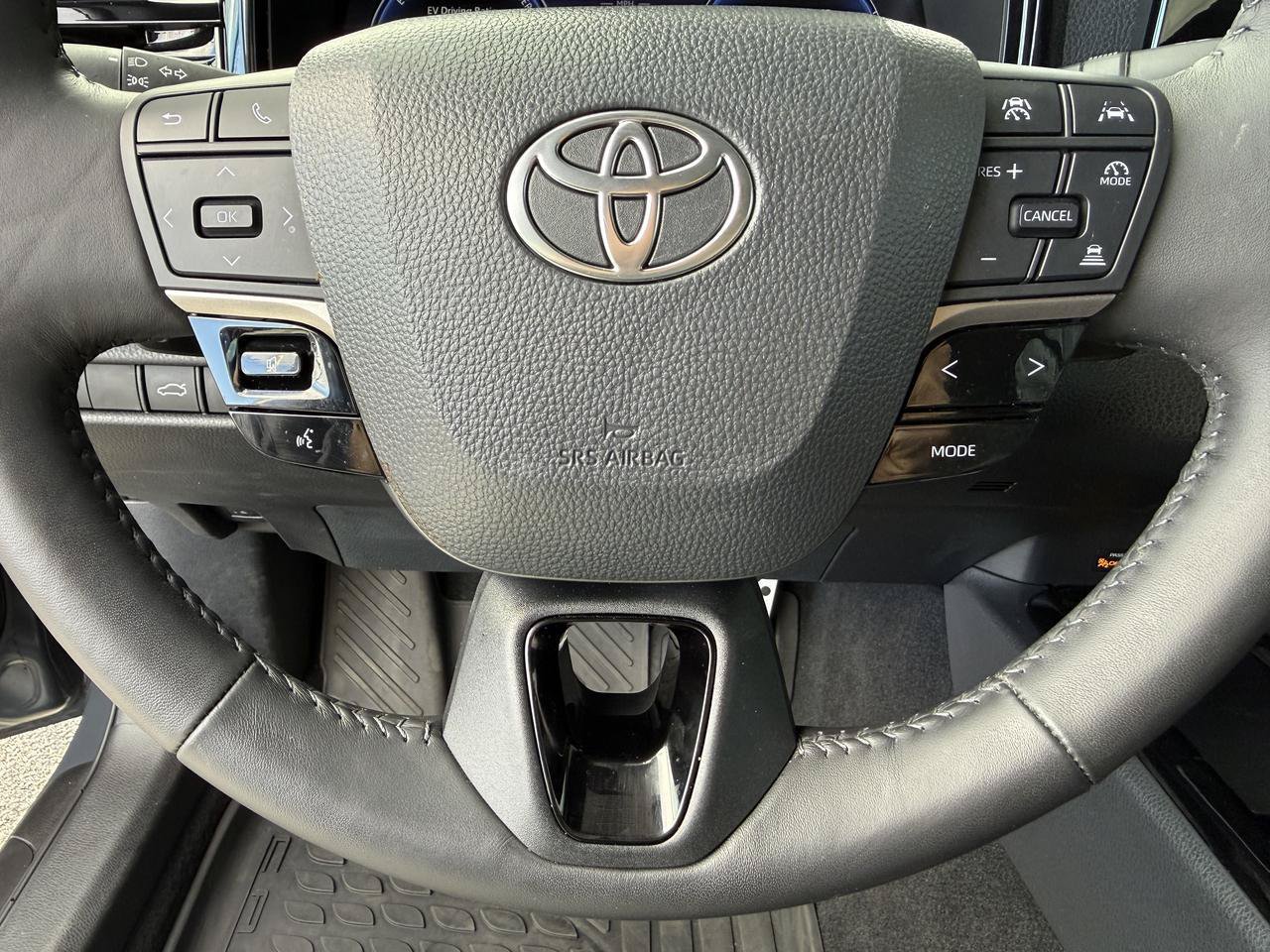 Used 2025 Toyota Camry XSE FWD image 15