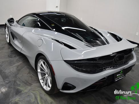 Used 2025 McLaren 750S image 11