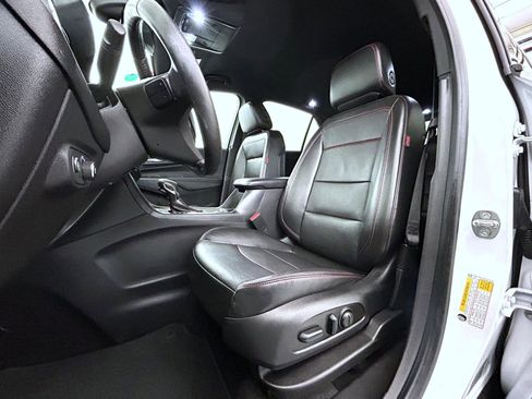 Used 2022 Chevrolet Equinox RS w/ RS Leather Package image 10
