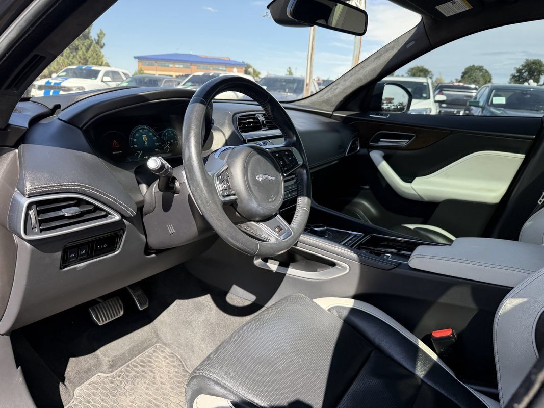 Used 2018 Jaguar F-PACE S AWD/4WD image 15
