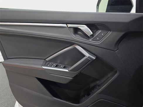 Used 2025 Audi Q3 2.0T Premium Plus w/ Premium Plus Package image 29