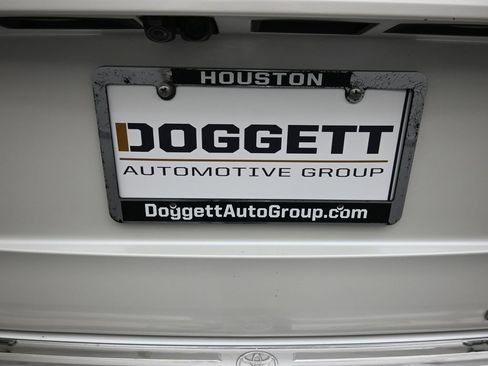 Used 2020 Toyota Highlander Platinum image 2