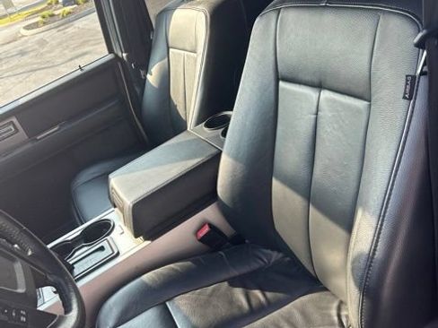 Used 2017 Ford Expedition XLT w/ Equipment Group 201A AWD/4WD image 14
