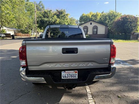 Used 2017 Toyota Tacoma TRD Off-Road w/ Tow Package AWD/4WD image 4