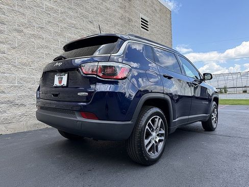Used 2018 Jeep Compass Latitude w/ Popular Equipment Group AWD/4WD image 3