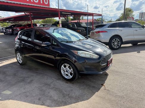 Used 2015 Ford Fiesta SE image 8