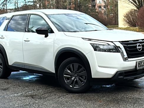 Certified 2024 Nissan Pathfinder S image 1