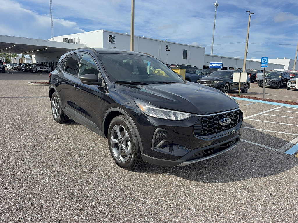 Certified 2025 Ford Escape ST-Line w/ Equipment Group 301A FWD image 4