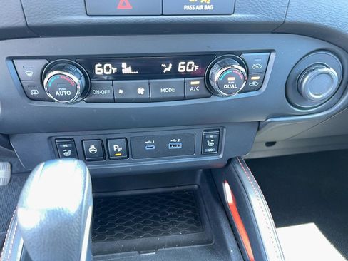 Used 2022 Nissan Frontier PRO-4X image 18