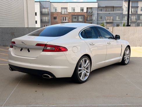 Used 2010 Jaguar XF Premium RWD image 3