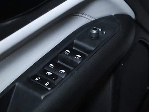 Used 2025 Jeep Compass Limited AWD/4WD image 16
