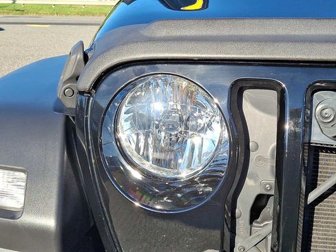 Used 2022 Jeep Wrangler Unlimited Sport image 9