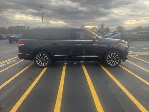 Used 2022 Lincoln Navigator L Reserve image 4