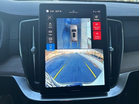 Used 2025 Volvo XC90 B6 Plus image 23