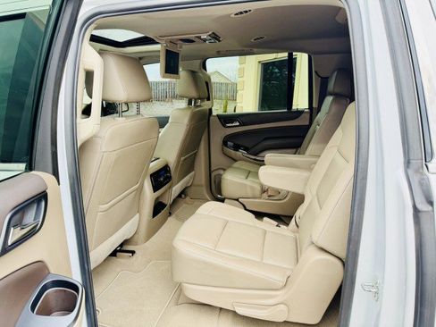 Used 2019 Chevrolet Suburban LT image 6