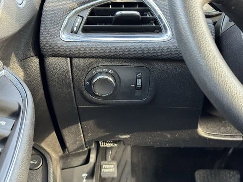 Used 2018 Chevrolet Cruze LT image 32