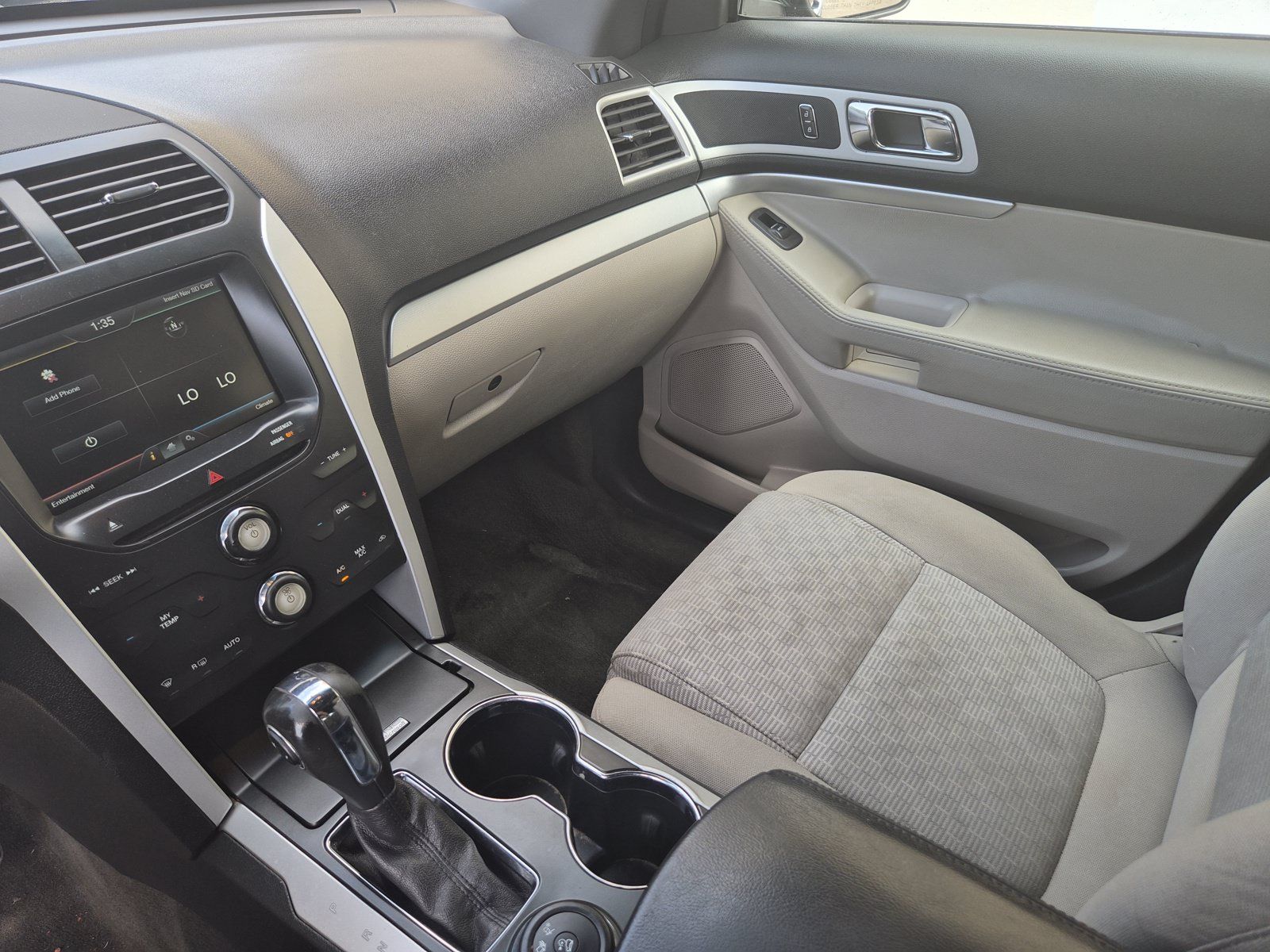 Used 2015 Ford Explorer XLT w/ Equipment Group 201A AWD/4WD image 10