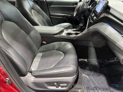 Used 2022 Toyota Camry XLE image 19