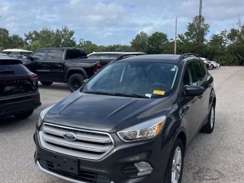 Used 2018 Ford Escape SE image 1