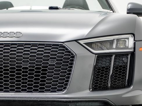Used 2017 Audi R8 V10 w/ Carbon Exterior Package AWD/4WD image 13
