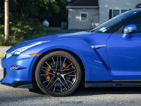 Used 2024 Nissan GT-R AWD/4WD image 4