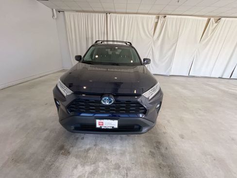 Used 2021 Toyota RAV4 XLE AWD/4WD image 3