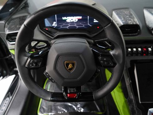 Used 2022 Lamborghini Huracan EVO RWD image 10