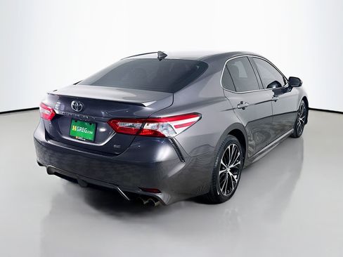 Used 2020 Toyota Camry SE image 10