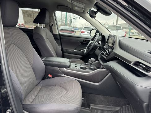Used 2023 Toyota Highlander LE image 40