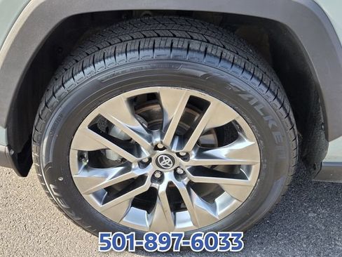 Used 2020 Toyota RAV4 XLE Premium FWD image 16
