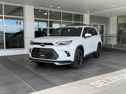 New 2026 Toyota Grand Highlander AWD Hybrid image 2